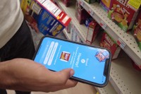 「Boycat（ボイキャット）」というアプリで商品のバーコードを読み取ると、イスラエルの占領政策に反対するボイコットリストの対象かどうかが表示される=2024年9月10日、米ニューヨーク市、荒ちひろ撮影