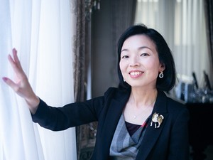 彬子さまエッセイ集「飼い犬に腹を噛まれる」インタビュー　導かれるまま、ふわりふわり「文章自体が寄り道」