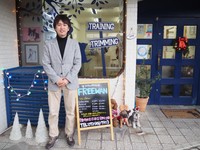 「Scamee！for dog」のアドバイスを行った、犬のしつけと美容「FREEWAN」の代表でドッグトレーナーの櫻綾太（さくらあやた）さん