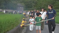小豆島で伝統の虫送り　害虫を火で払い五穀豊穣を願う　香川・土庄町