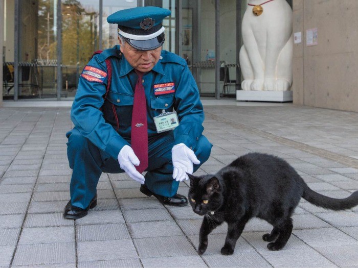 ムッとしながら立ち去るケンちゃん