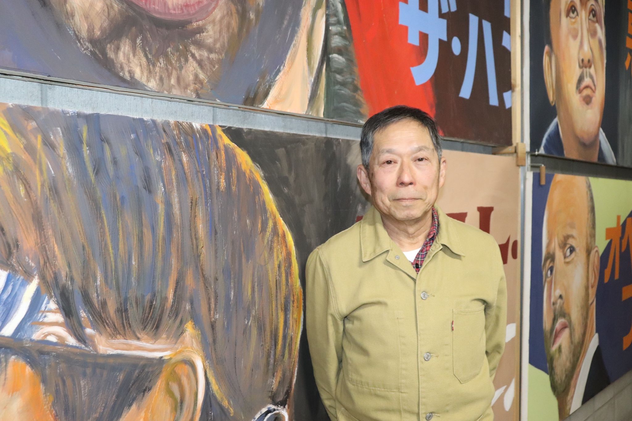 大阪唯一の映画看板絵師「さびしい、残念な気持ち」レギュラーで掲げ