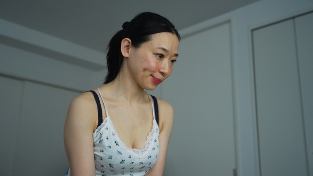 二階の寝室の秘め事