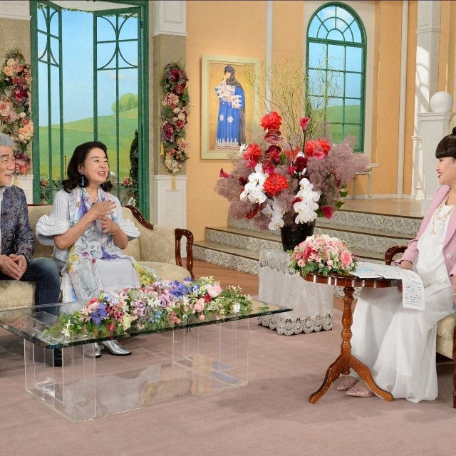 「徹子の部屋」   (右から)黒柳徹子、阿木燿子さん、宇崎竜童＝テレビ朝日提供