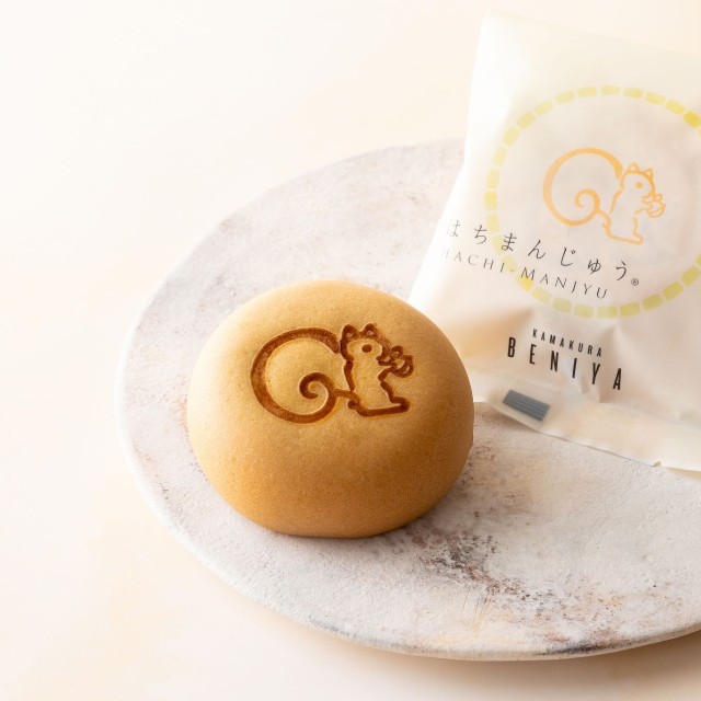 鎌倉紅谷の「はちまんじゅう」（提供）