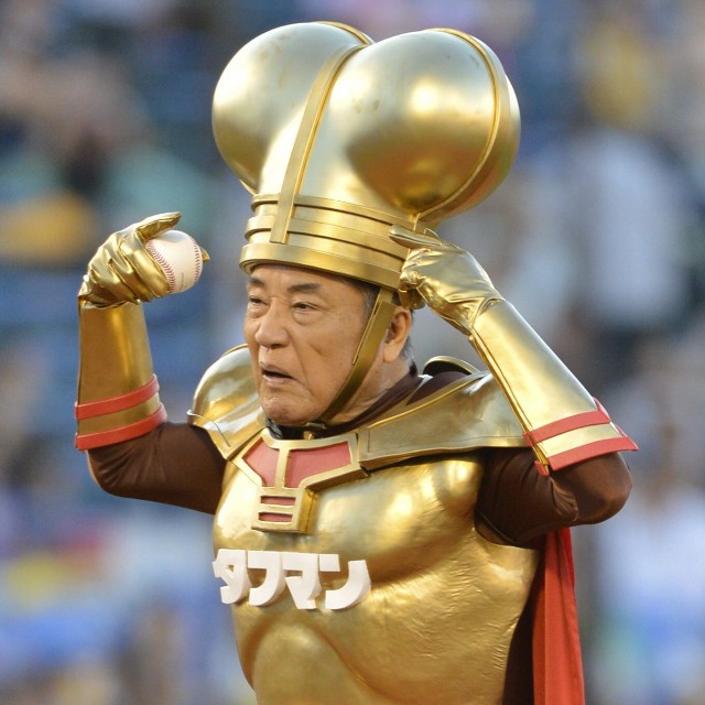 伊東四朗(2012年8月、ヤクルト対阪神始球式、神宮球場）