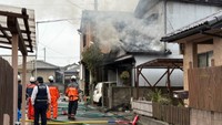 高松市で住宅火災　隣家に延焼　住人の70代女性が手や顔にやけど