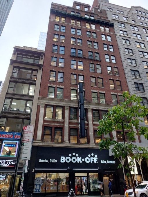 まさかのニューヨークの街中に見覚えのある文字が！（提供：でめきんさん）