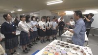 高校生が日本画を学ぶ