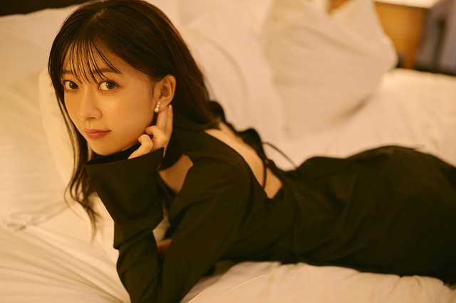 【オールアザー版】鈴原希実 1st写真集「 届け」掲載カット（撮影／熊木優）