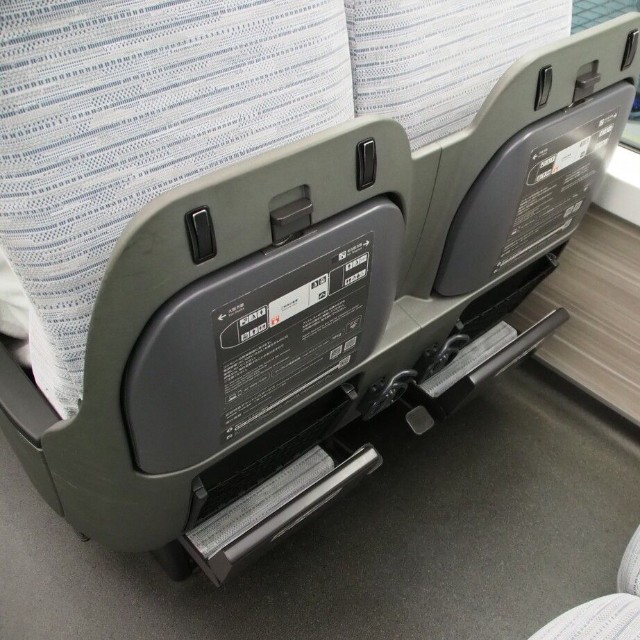 レギュラー席の足回り