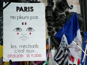 非常事態法は吸血鬼のように広がっている