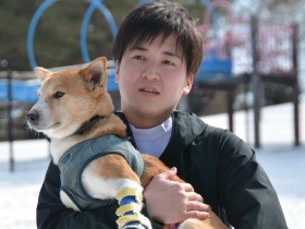 前脚のない犬のため義肢を製作　夢は動物専門の装具士 