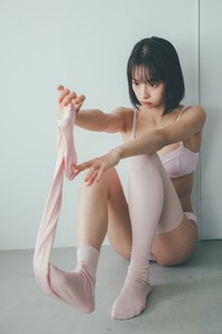華村あすか「SPA!デジタル写真集『キャンパスに焼き付けて』」より＝撮影・東京祐、ヘアメイク・北原果（KiKi inc.）、スタイリング・柾木愛乃