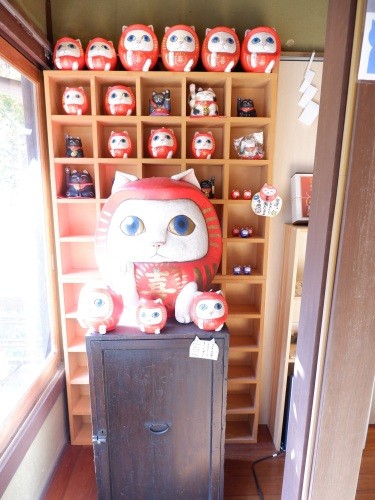 猫の開運グッズもそろう