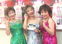 40年ぶりに集合した（左から）伊東ゆかり、中尾ミエ、園まりさん＝2005年