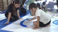 子どもたちが手と足で自由に描く　小豆島で現代アートを楽しむイベント　香川