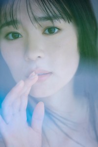 坂井仁香の2nd写真集「ひとかけら」より(©中村和孝／小学館)