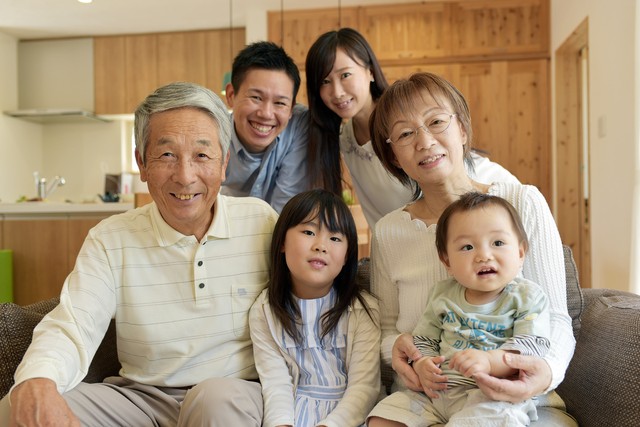 子や孫には安定した勤め先が以前として人気 ※画像はイメージです（tomoco_sozai/stock.adobe.com/）
