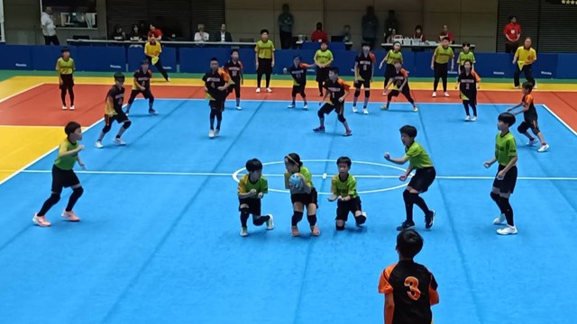 檀紙ゴッドイーグル（手前）夏の全国小学生ドッジボール選手権　群馬・高崎市　8月16日