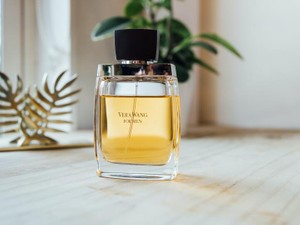 「香水きつすぎ、ババアの匂い」と笑われて一度は手放した香水だけど