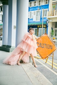 「鈴原希実 1st写真集届け」掲載カット【撮影／熊木優】