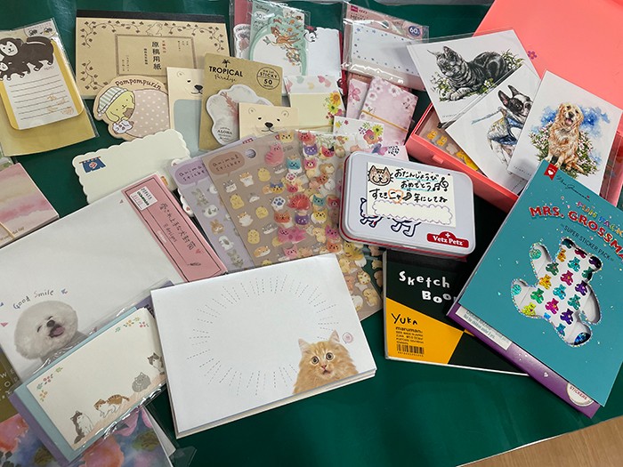 かわいいメモやシールを、いつもたくさん用意している（八木沼さん提供）