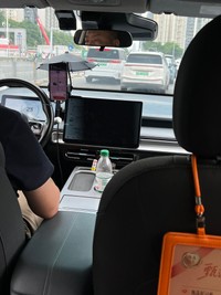 中国で見かけたスマホの発熱対策がこちら（荒井健一さん提供）