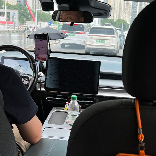 中国で見かけたスマホの発熱対策がこちら（荒井健一さん提供）