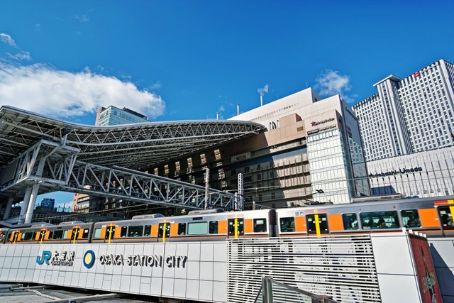 JR大阪駅(Loco/stock.adobe.com)