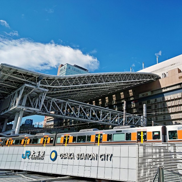 JR大阪駅(Loco/stock.adobe.com)