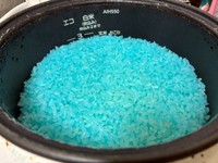 炊飯器の蓋を開けたら、「青ー！？」 ※ジャムさん提供