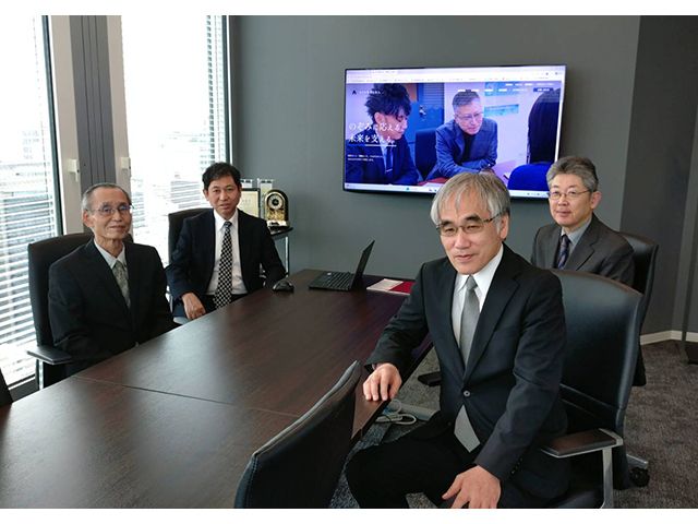 191849 のぞみ税理士法人 会議中