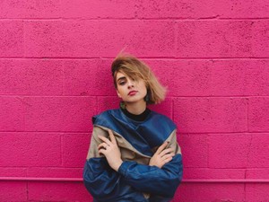 性別を間違われる私。父のブレザーにヒールを合わせ、見せたいように生きていく