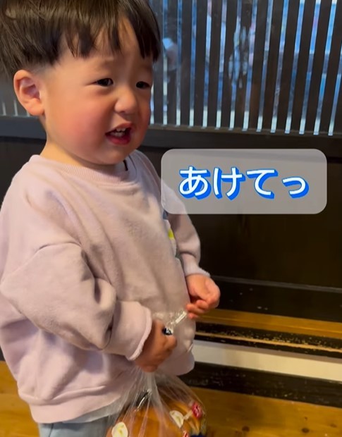 可愛らしい「あけてっ」に、揺らぐ心…（提供：＠daisuki_rinrinさん）
