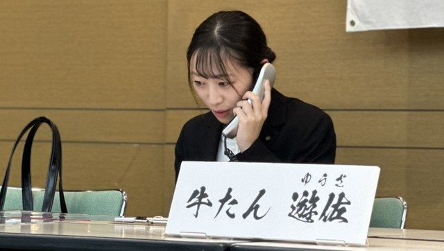 「牛たん 遊佐」の担当社員になりきり応対（8日 高松市）