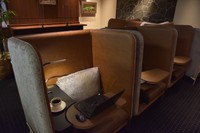 上島珈琲店虎ノ門店に6席ある「ひとり用ブース席」（提供）