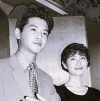 緒形直人と仙道敦子＝1993年12月