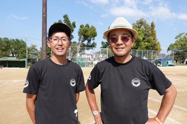 今夏の世界大会で日本代表選手を務めた板倉右京さん（左）と津坂茂弘さん