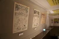 宮崎駿さんが鉛筆が描いた原画（左）を印画紙に印刷してセリフやスクリーントーンを貼り（中央）、宮崎さんの要望に応じて描線を茶色にして（右）、読者の手へ渡った＝阪急うめだ本店9階うめだギャラリー、アニメージュとジブリ展大阪会場