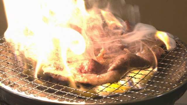 見事な霜降り「はみでるステーキ」黒毛和牛のお肉を炭火で楽しむ！　岡山【ほっとマルシェ】