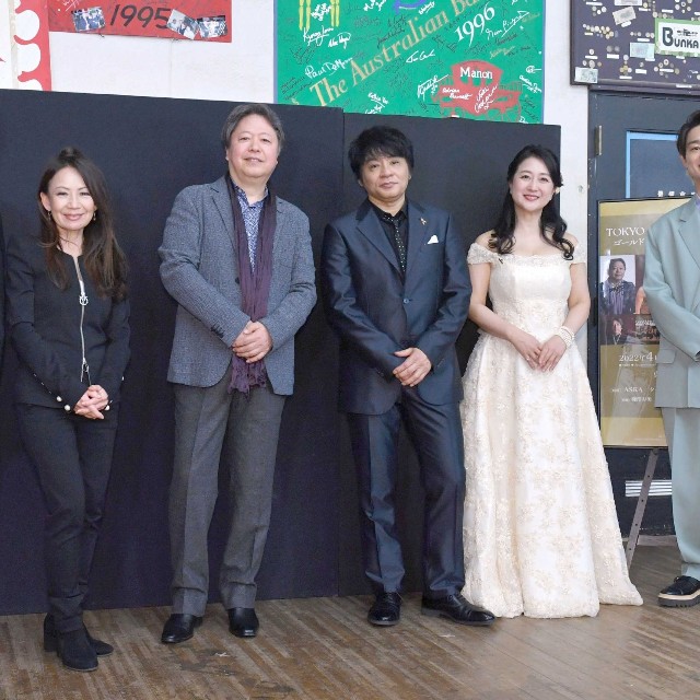 （左から）八神純子、タケカワユキヒデ、ＡＳＫＡ、幸田浩子、尾崎裕哉＝2022年
