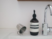 この発想は画期的！水を切れるうがい用コップが話題に（お塩さん提供）