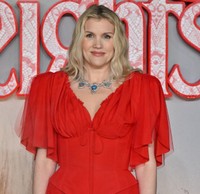 映画「嵐が丘」のエメラルド・フェネル監督