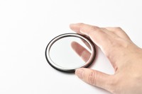 こうしていると普通の鏡ですが…（提供写真）