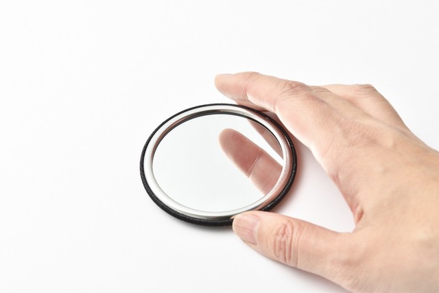 こうしていると普通の鏡ですが…（提供写真）