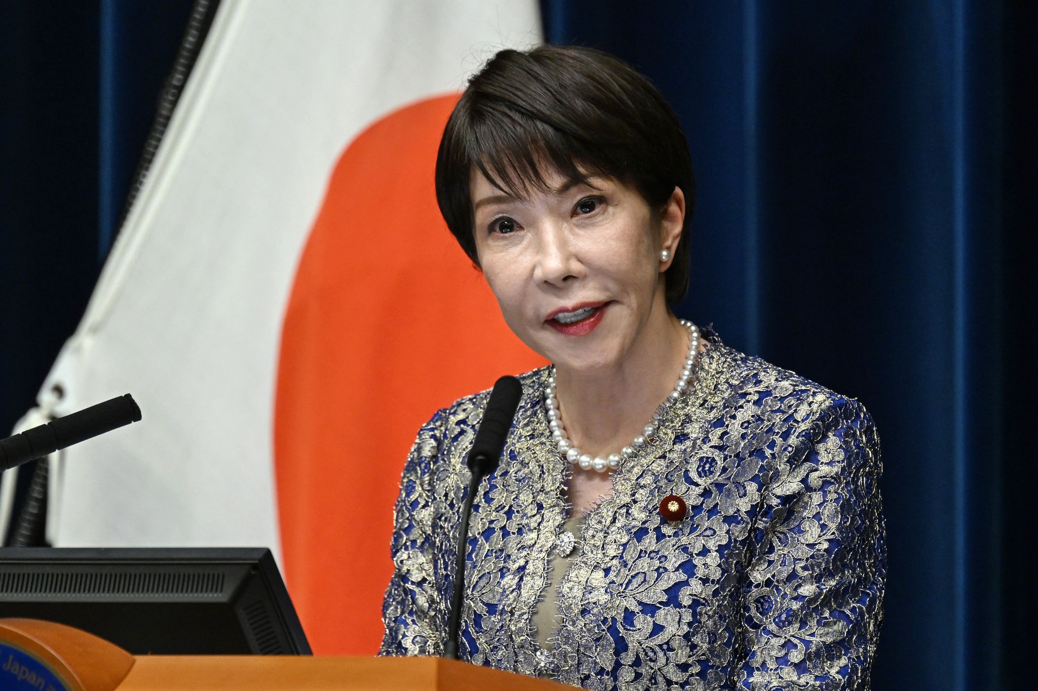 Japans Takaichi sagt, Hausarbeit und Make-up verlängerten ihren Arbeitstag ...
