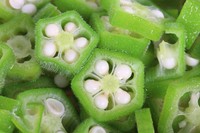 オクラとえのきを梅肉で和えて！※画像はイメージです（rifotolia/stock.adobe.com）