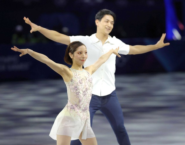 ミラノ五輪で大活躍した三浦璃来（手前）、木原龍一