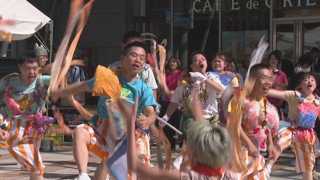 香川県障害者芸術祭の会場で行われたステージイベント　サンポート高松